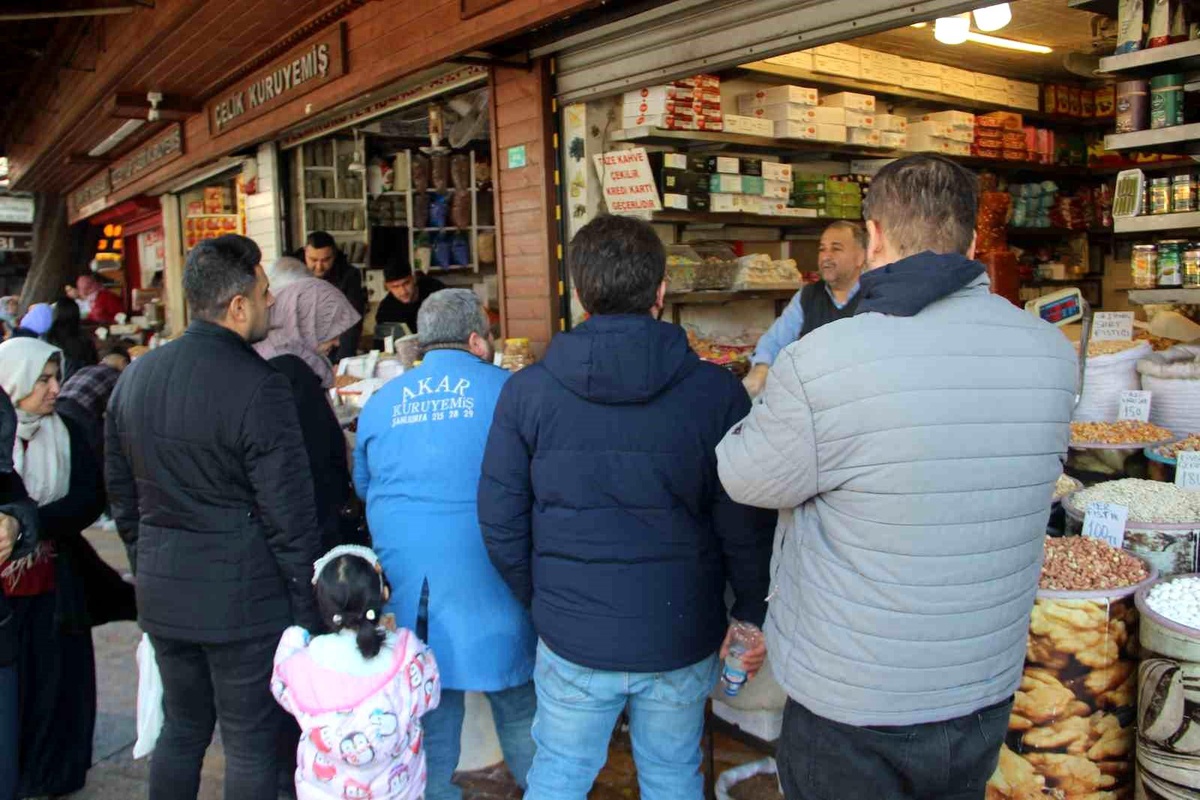Şanlıurfa\'da Ramazan Alışverişi Yoğunlaştı