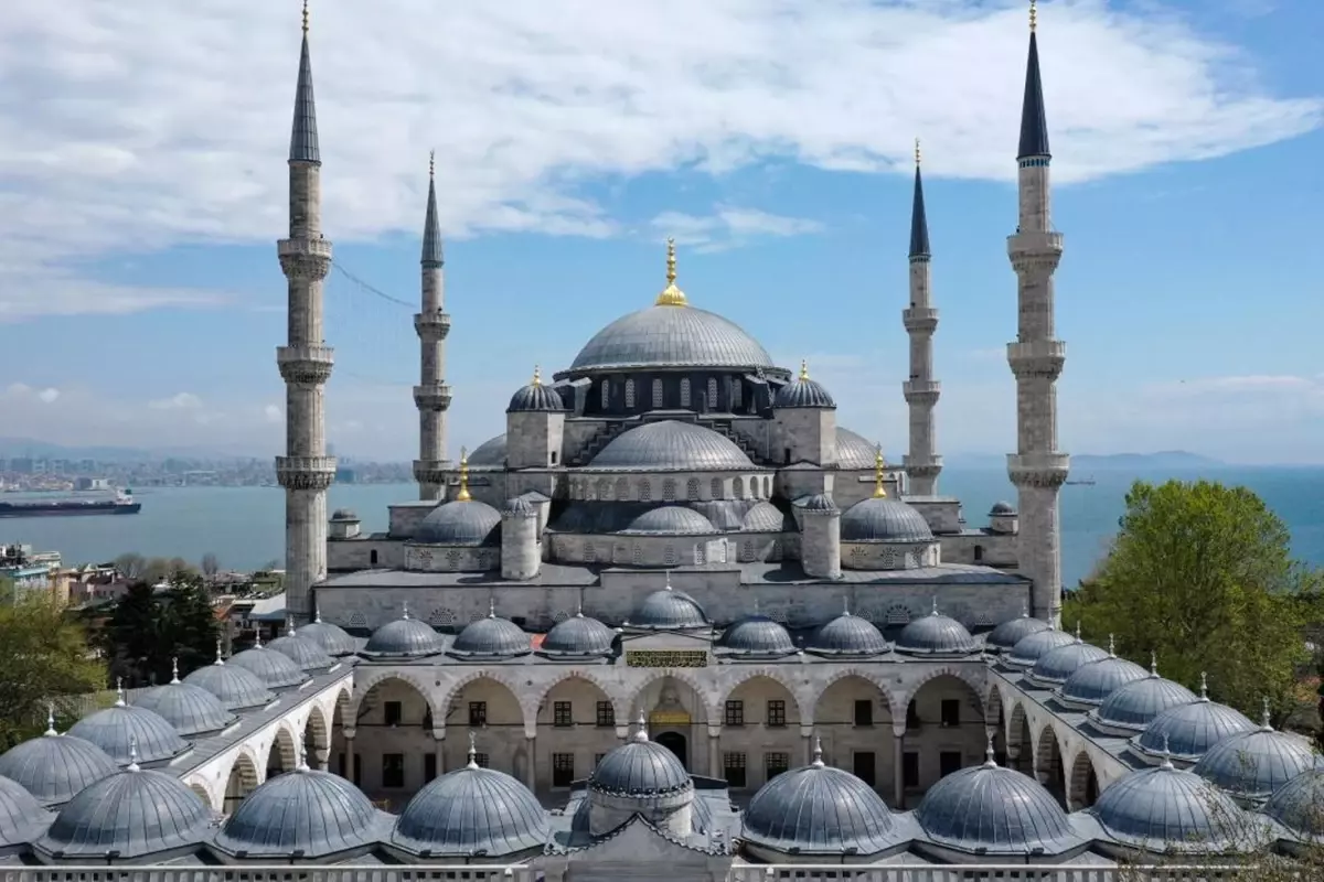 Sultanahmet Camisi\'nde ilk kez hatimli teravih namazı kılınacak