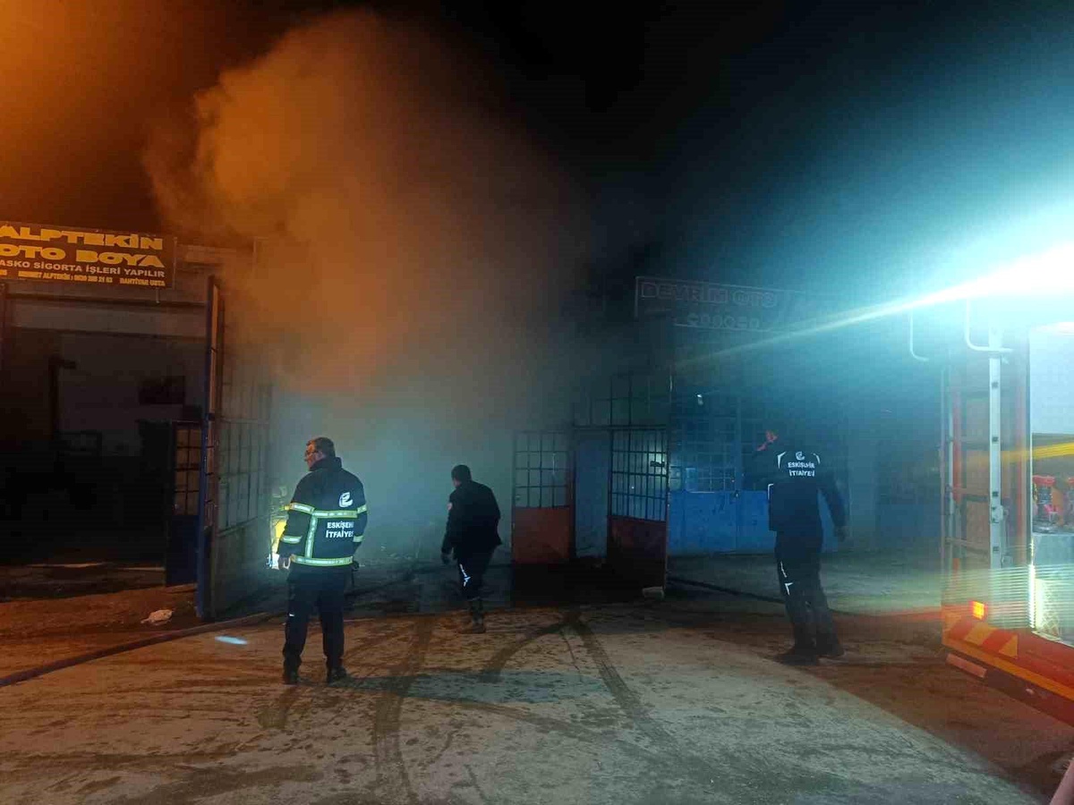 Eskişehir\'de Sanayi Yangını Kontrol Altında
