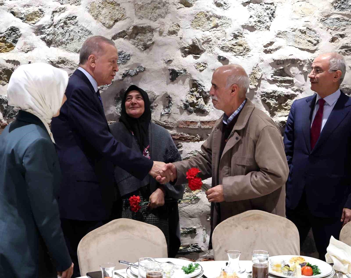 Cumhurbaşkanı Erdoğan: "Demir yumruğumuzu daima hazır tutuyoruz"