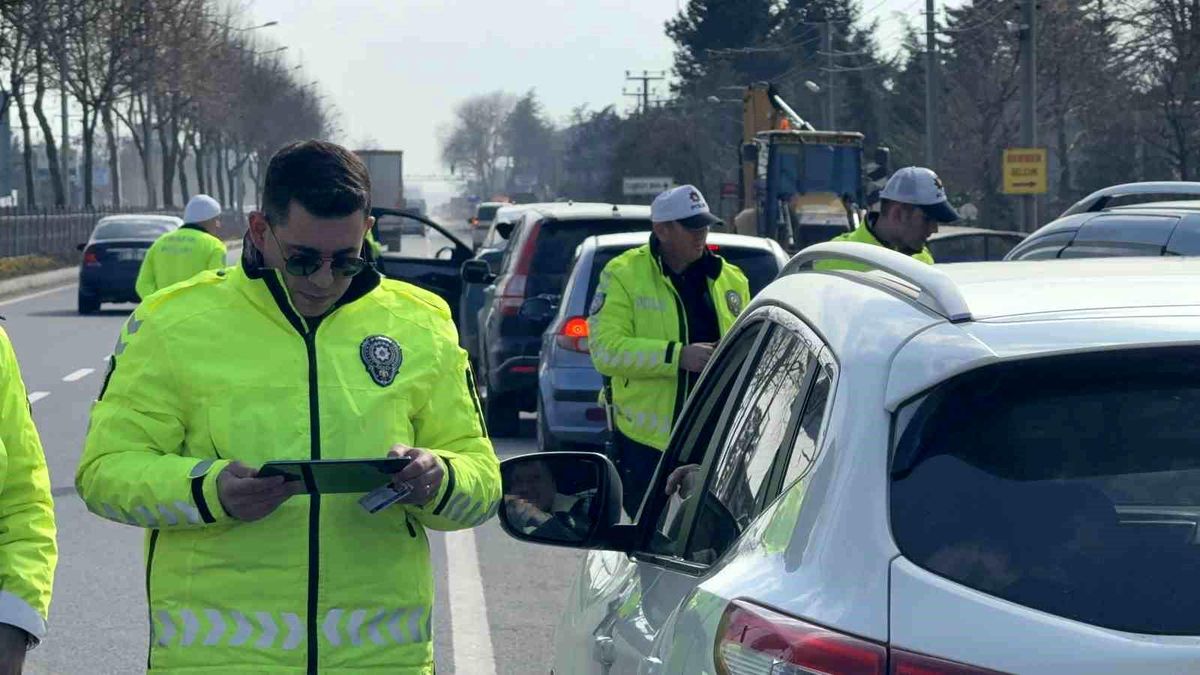Düzce\'de Trafik Denetimleri Devam Ediyor