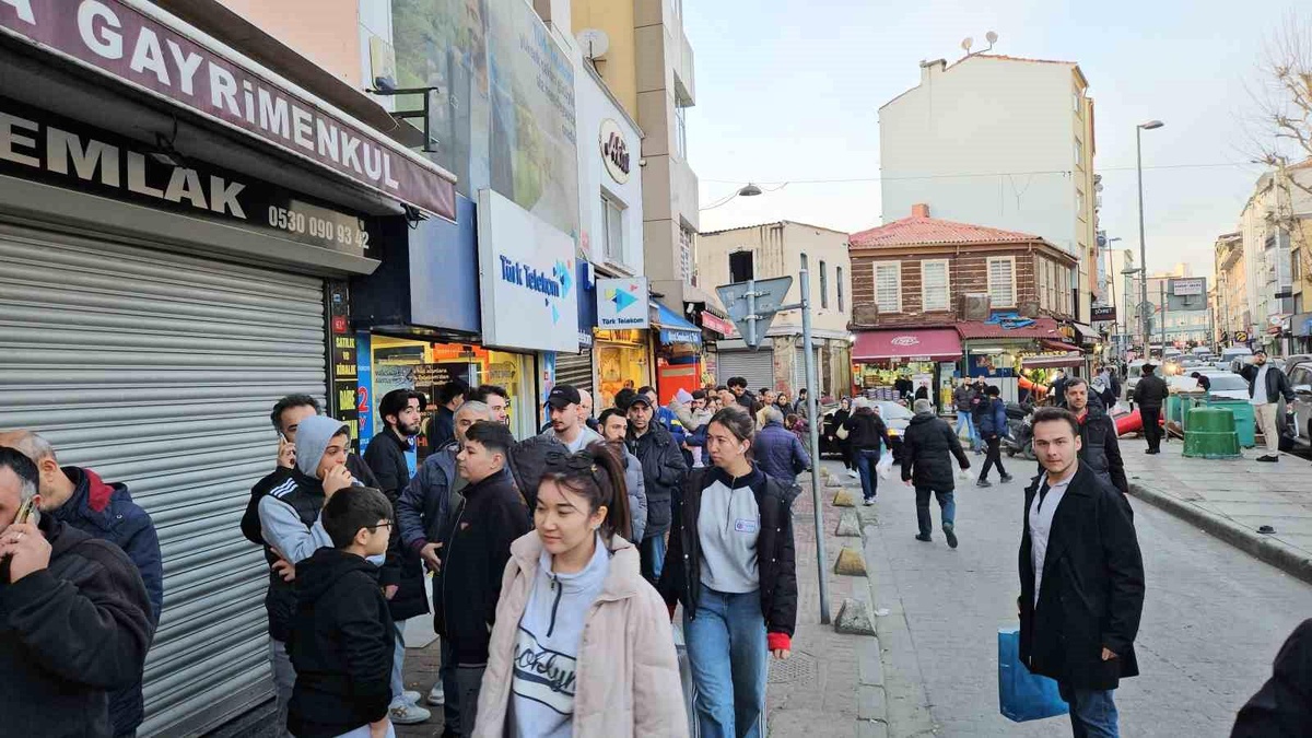 İstanbul\'da İftar Kuyruğu Geleneği