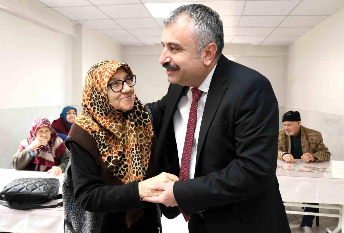 Safiye Gönül Bayar Huzurevi\'ndeki buluşmada nesiller bir araya geldi