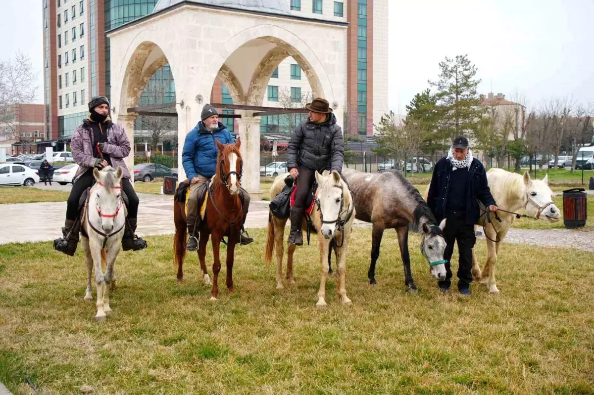 Endülüslü Müslümanlar Edirne\'den Hacca Uğurlandı
