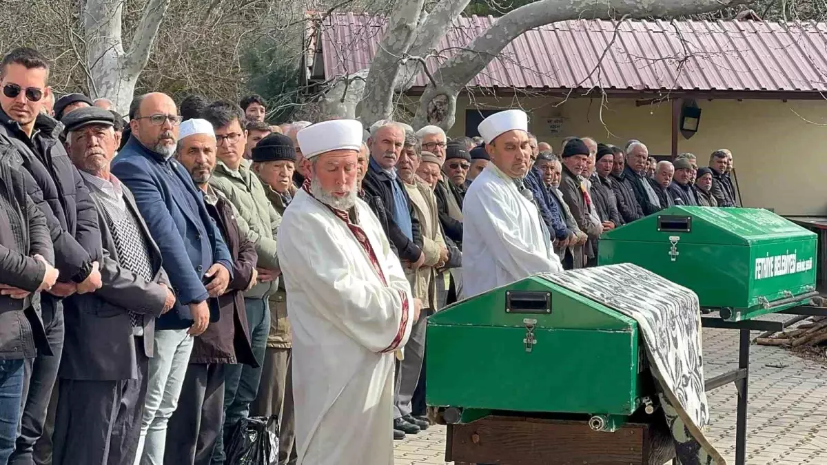 Fethiye\'de Yangında Hayatını Kaybeden Çift Yan Yana Defnedildi