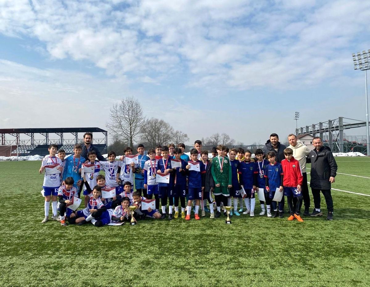 Düzce\'de Futbol Müsabakaları Tamamlandı