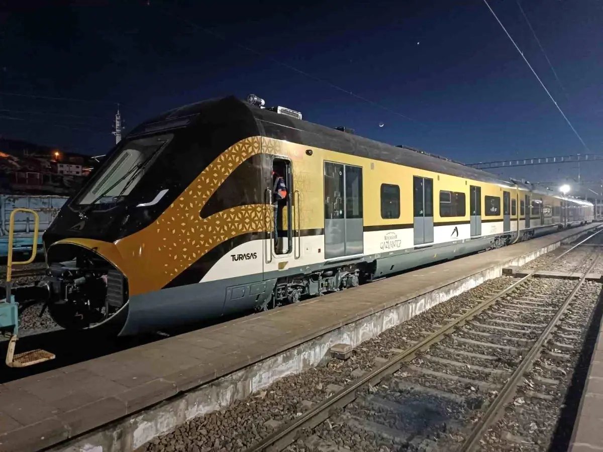 Gaziantep\'e Yerli Elektrikli Tren Setleri Ulaştı