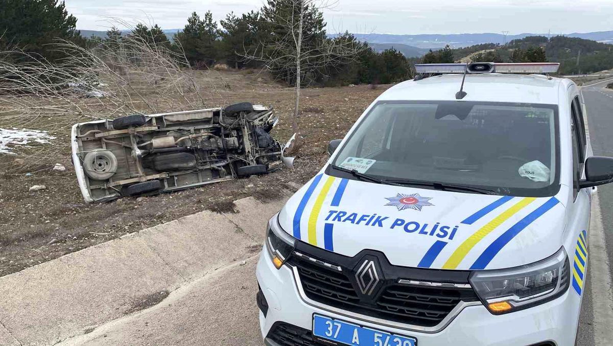 Kastamonu\'da Minibüs Devrildi: 3 Yaralı