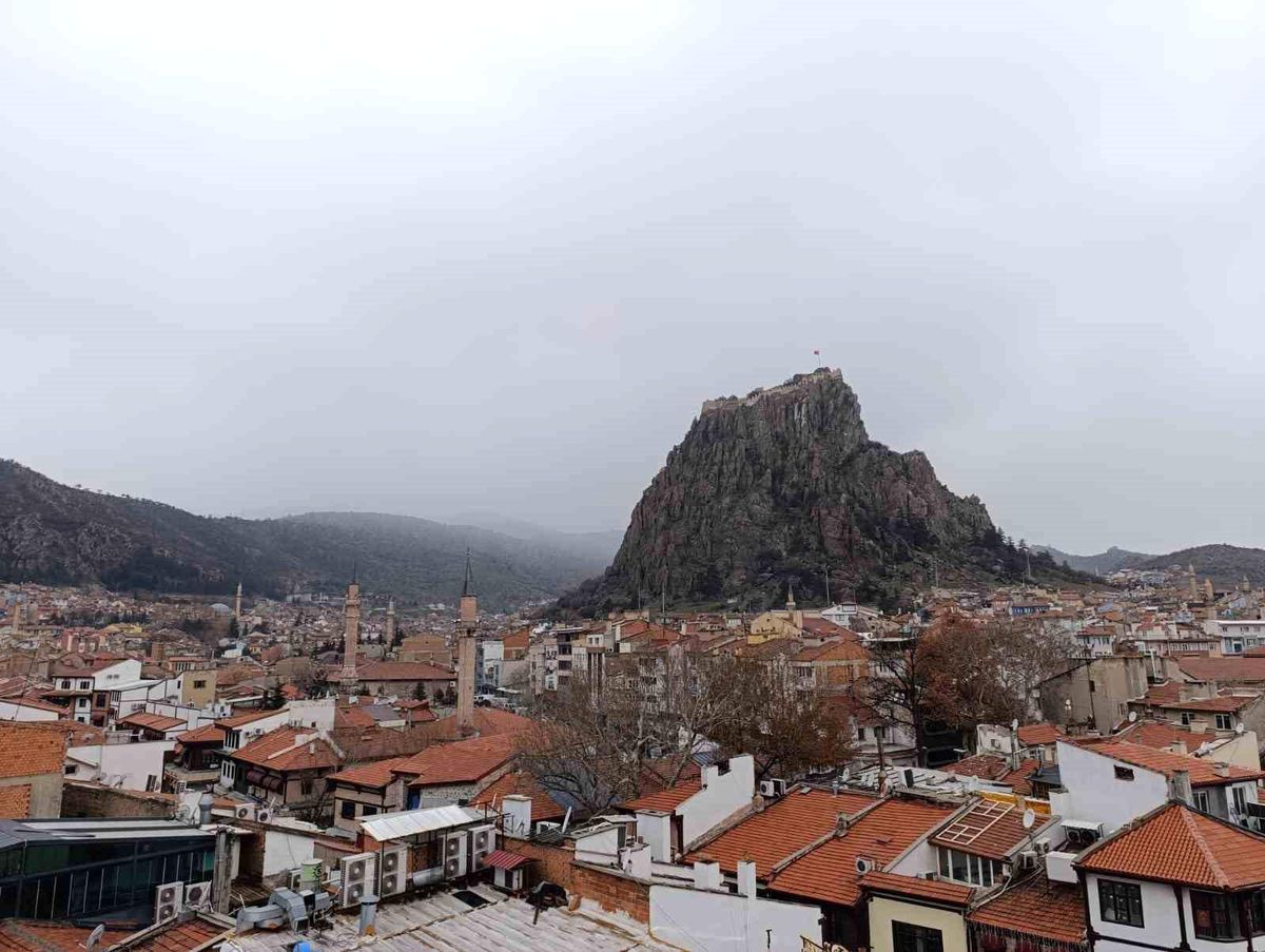 Afyonkarahisar\'da Soğuk Hava ve Yağış