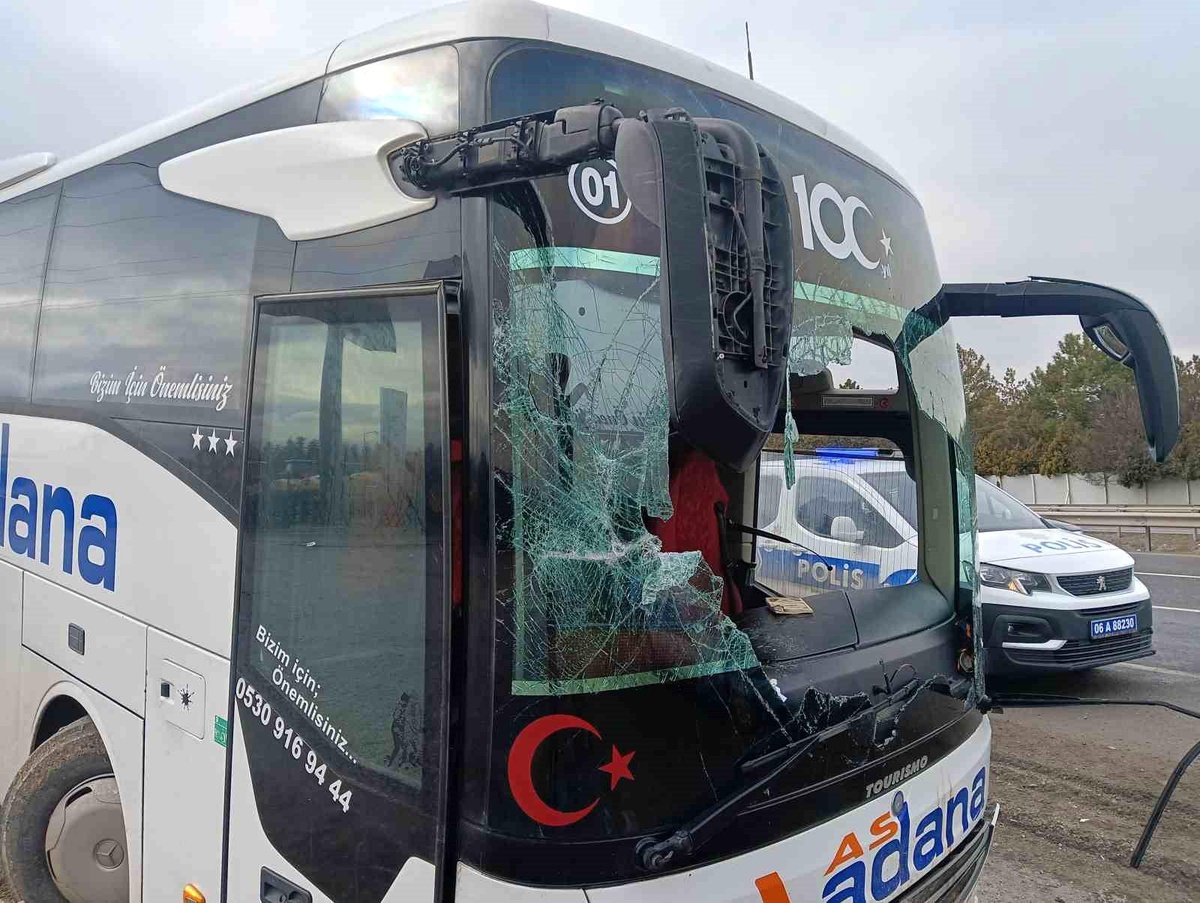 Ankara\'da Otobüs Kazası: 16 Yaralı