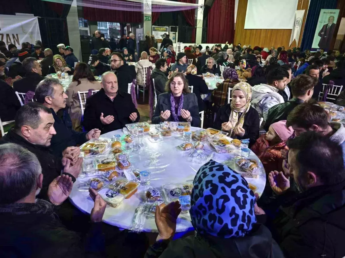 Ünye Belediyesi Gönül Sofrası\'nda Binlerce Vatandaş İftarını Açtı