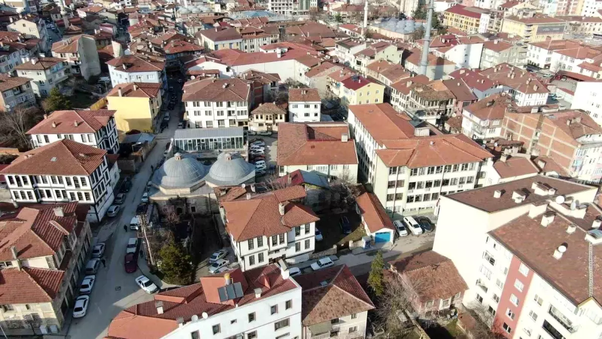 Kastamonu\'da Bodrum Katlarını Su Bastı, Vatandaşlar Çözüm Bekliyor