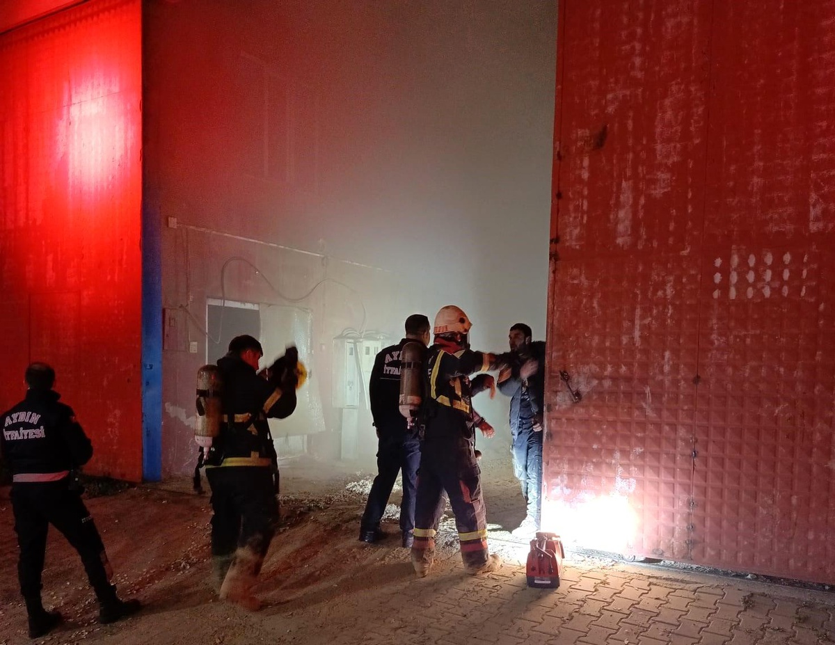 Aydın\'da Fabrikada Yangın: İtfaiye Hızla Müdahale Etti