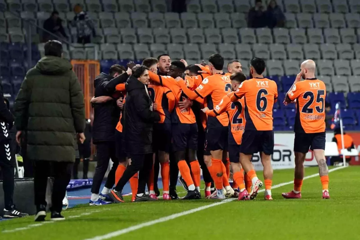 Başakşehir 1-0 Sivasspor: İlk yarı sonucu