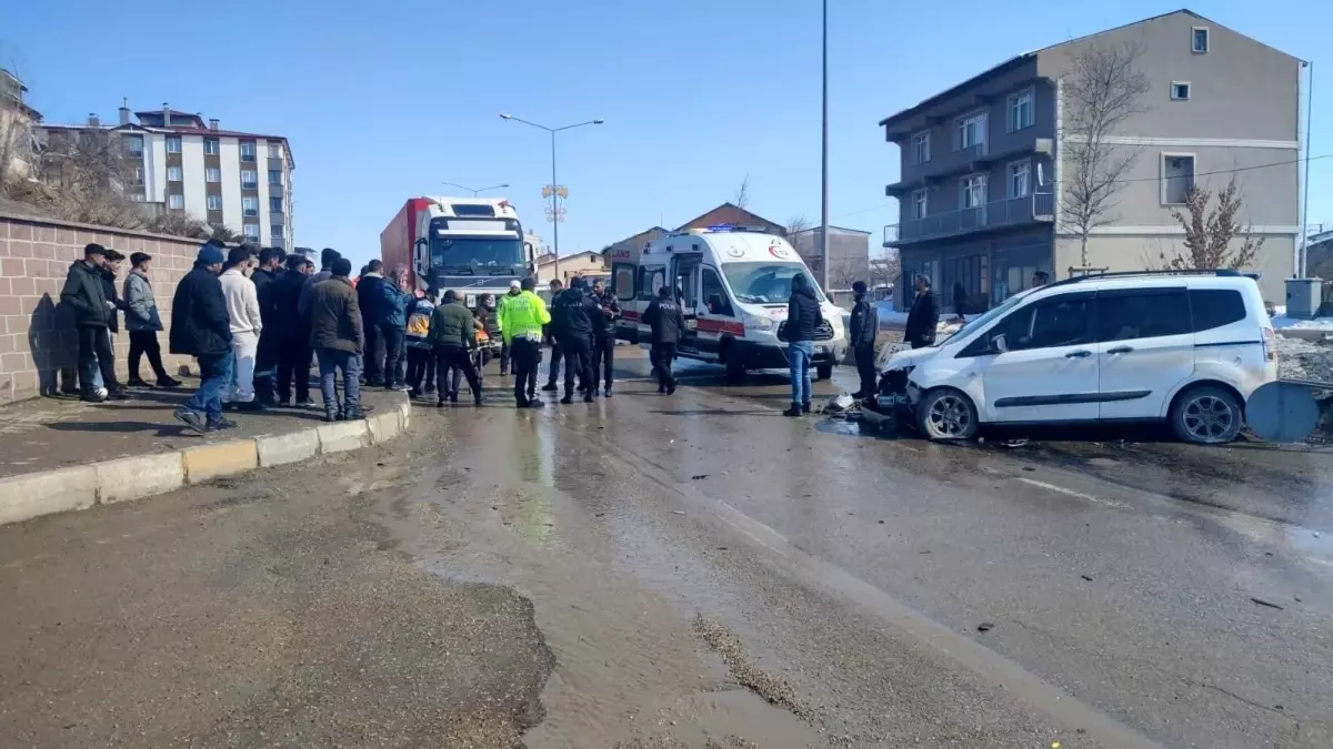 Aşkale\'de Trafik Kazası: 2 Yaralı