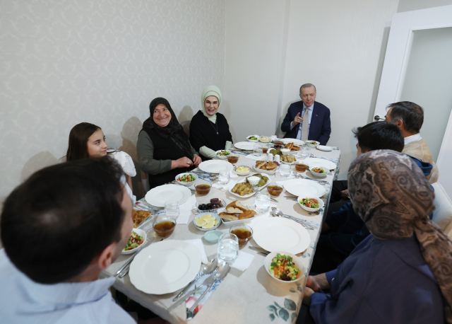 Emine Erdoğan'dan Fidan ailesine yaptıkları iftar ziyaretine ilişkin paylaşım