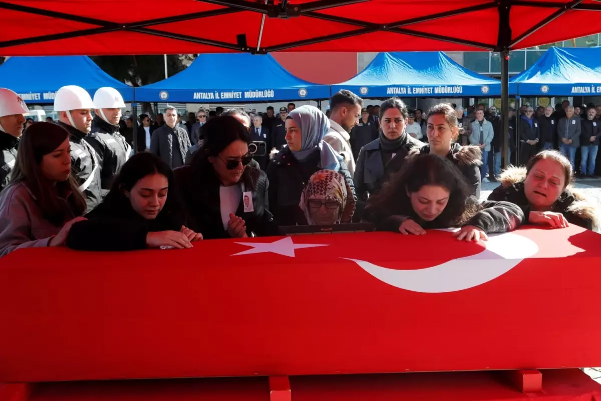 Kazada hayatını kaybeden polisin kızının feryadı yürekleri dağladı: Götürmeyin babamı