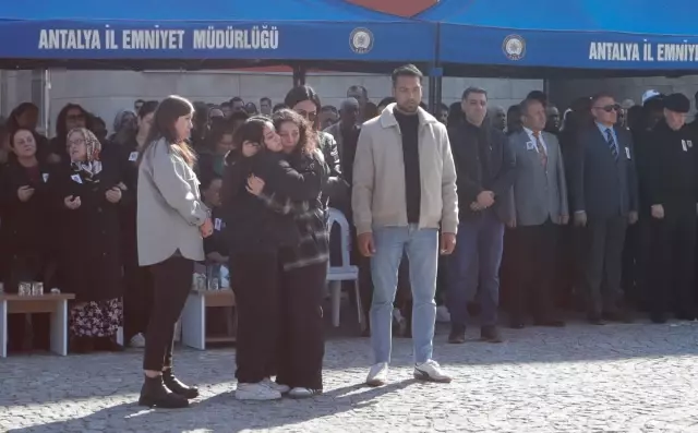 Hayatını kaybeden polisin kızının feryadı yürekleri dağladı: Götürmeyin babamı