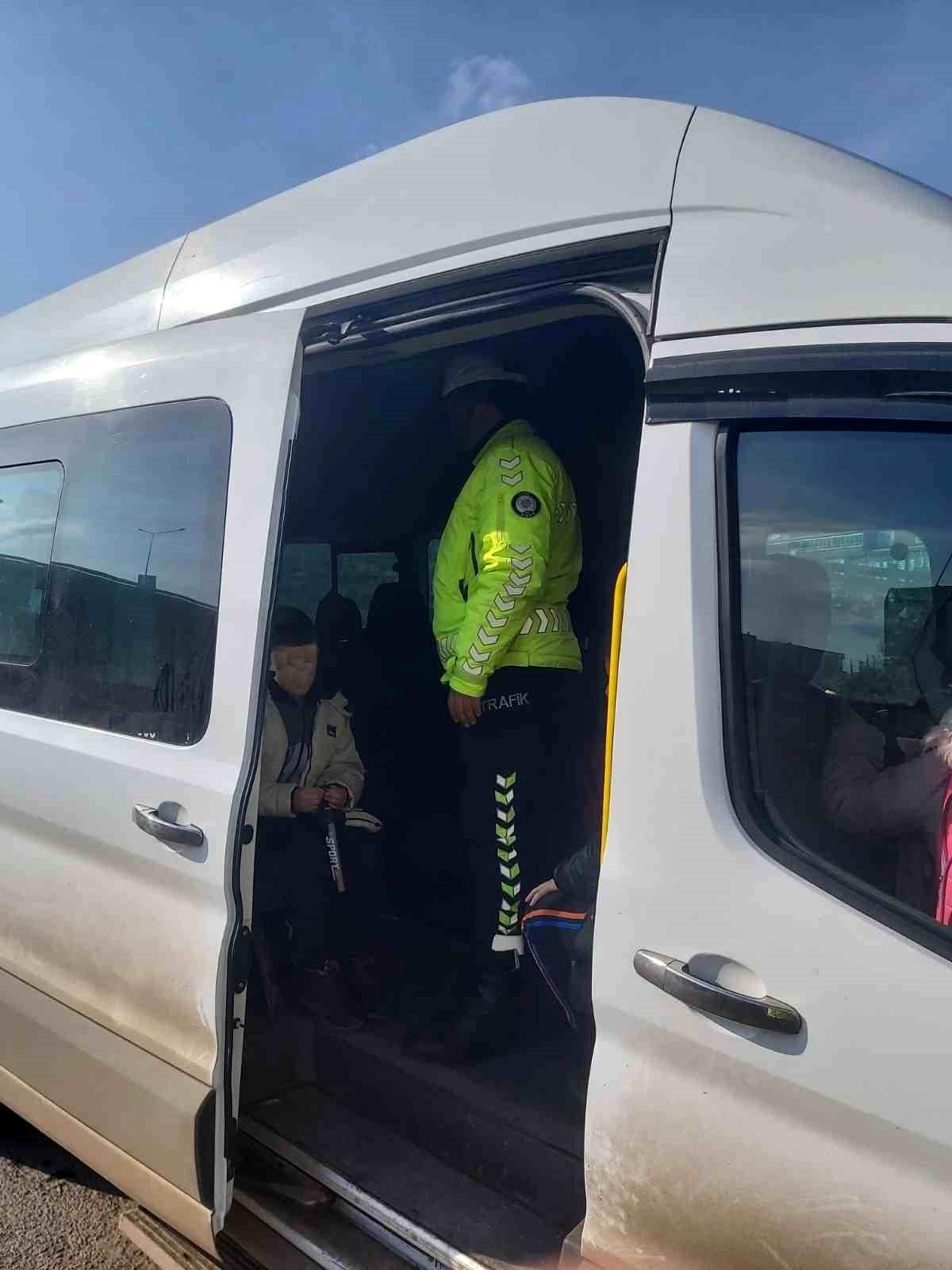 Kars\'ta Okul Servislerine Denetim