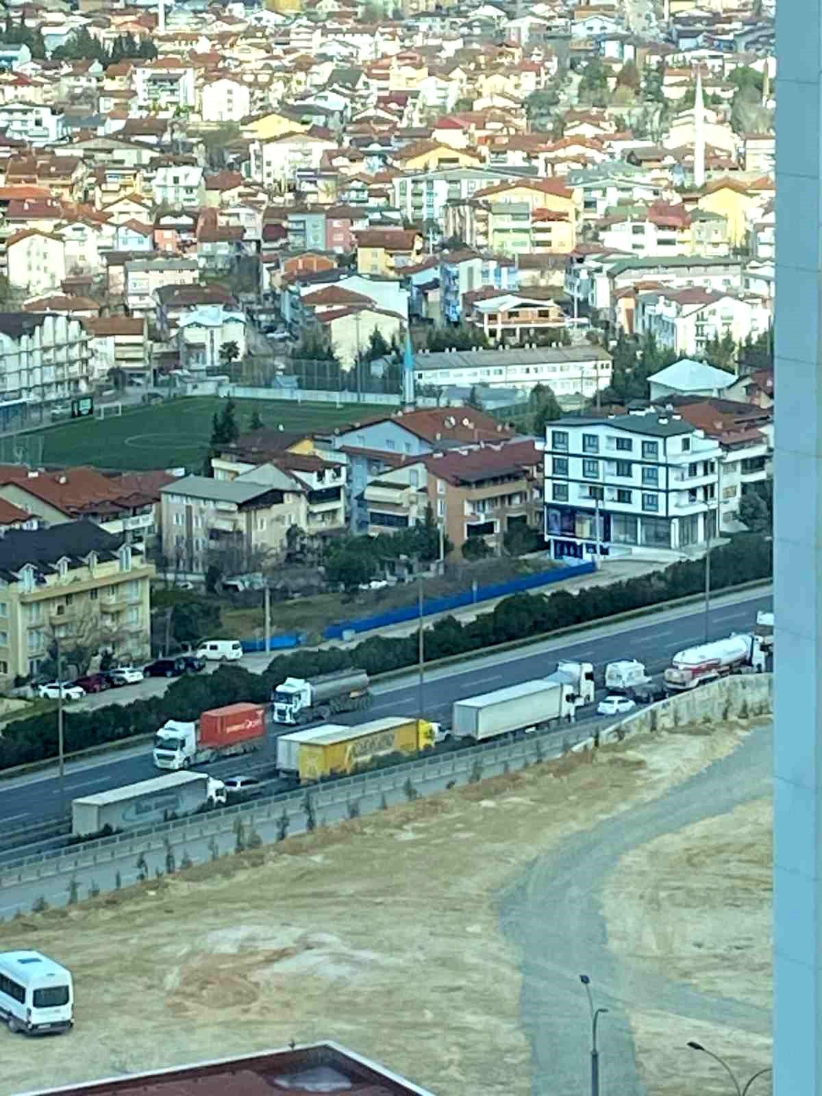 Kocaeli\'de Tır Dorseyi Kaybetti