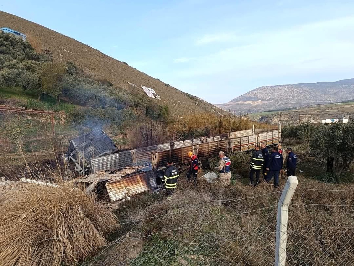 Hatay\'da Tır Kazası: Seyyar Satıcı Hayatını Kaybetti