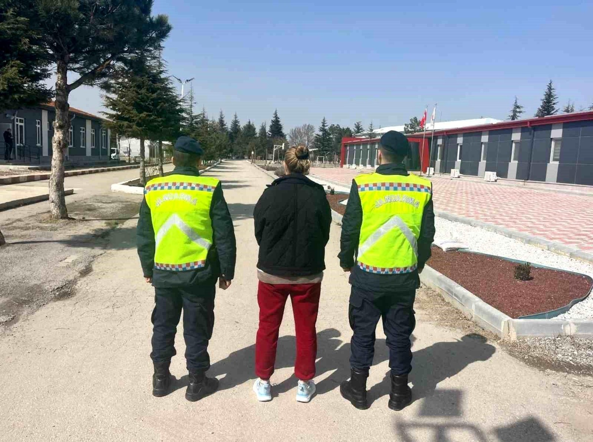 Aranan Dolandırıcı Jandarma Tarafından Yakalandı