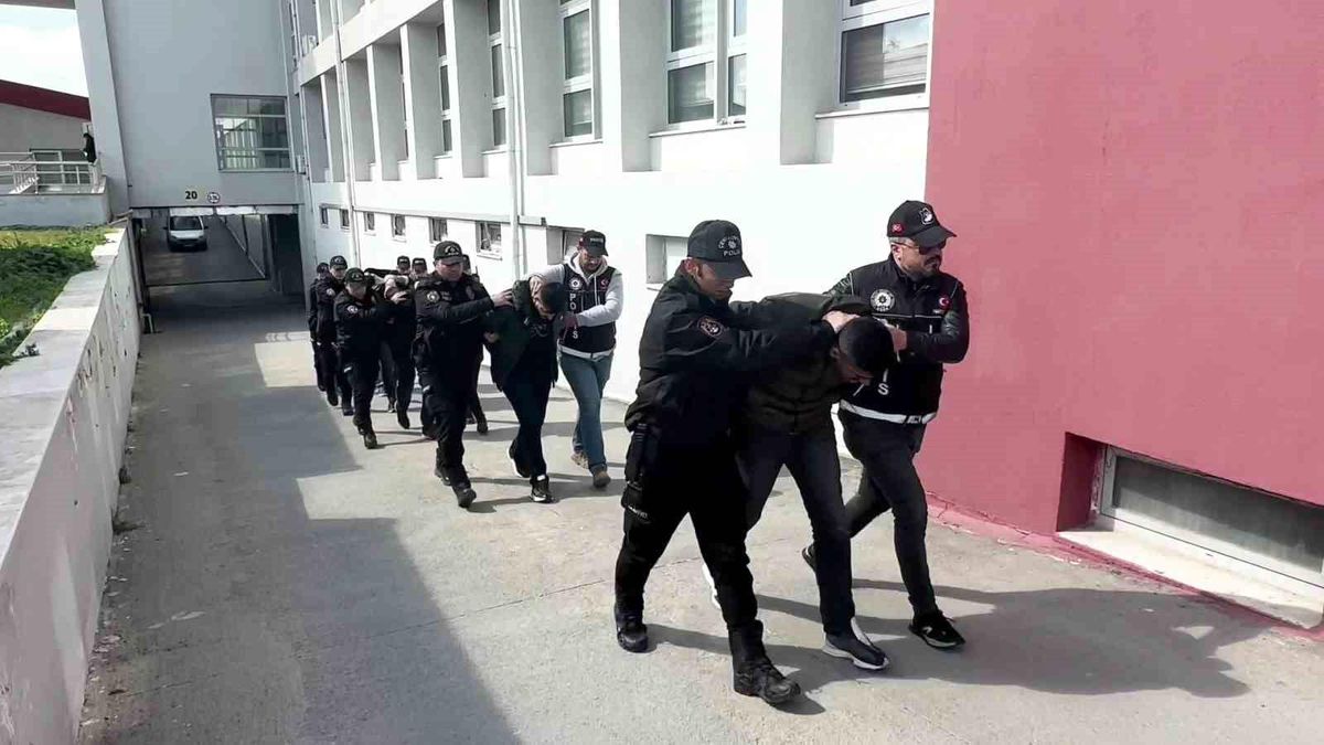 Adana\'da Uyuşturucu Operasyonu: 6 Şüpheli Tutuklandı