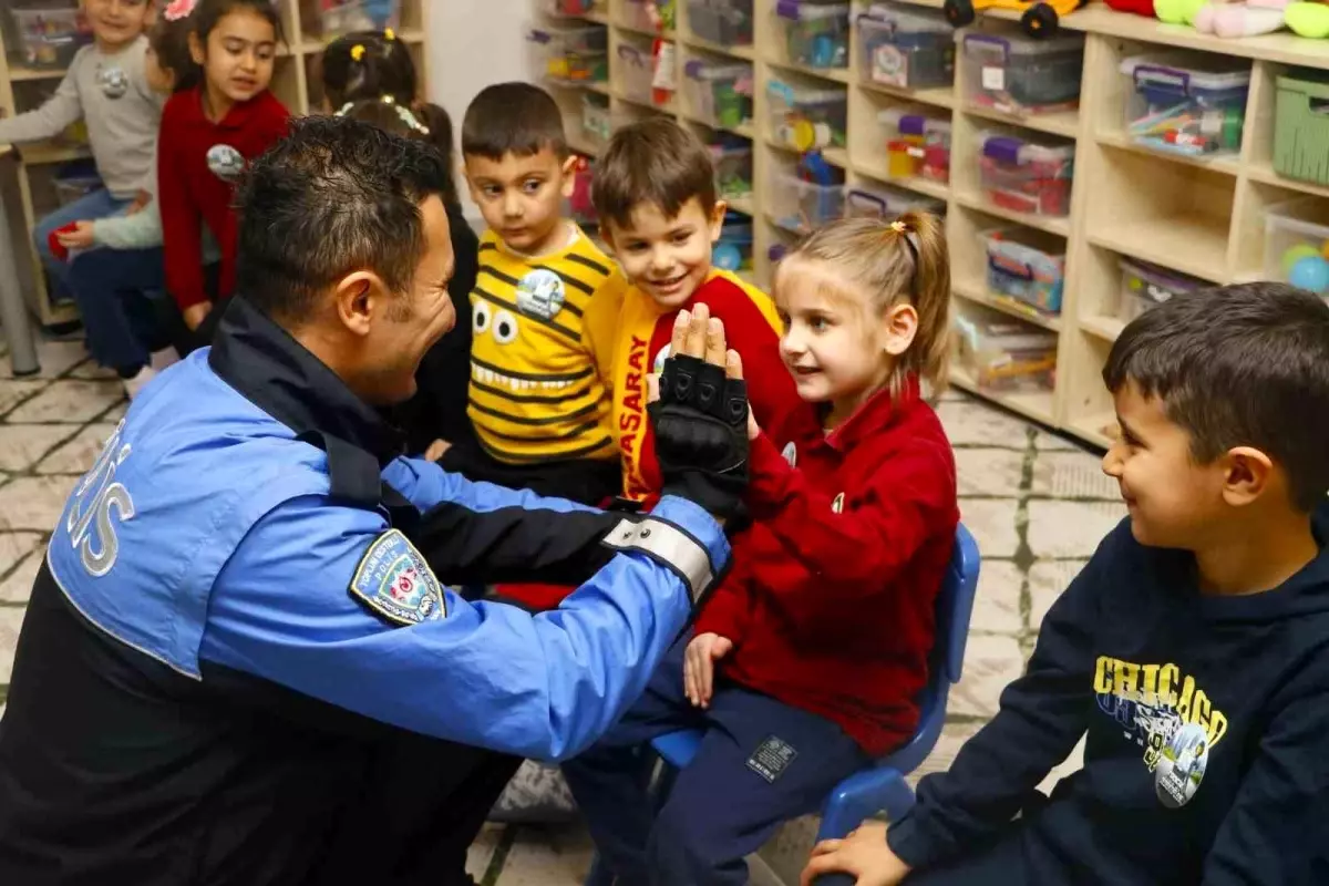 Polislerden Anaokulu Öğrencilerine Güvenlik Eğitimi