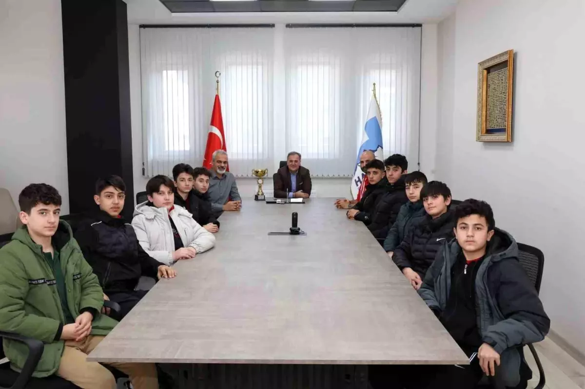 Hacılar Belediye Başkanı, Futsal Takımını Ağırladı