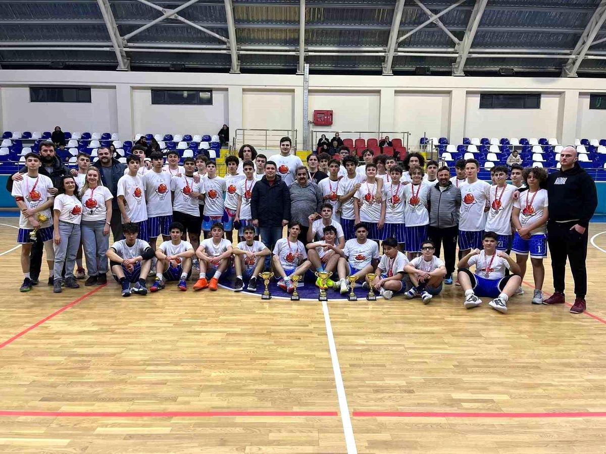 Erzurum\'da Yeşilay İçin Basketbol Turnuvası Düzenlendi
