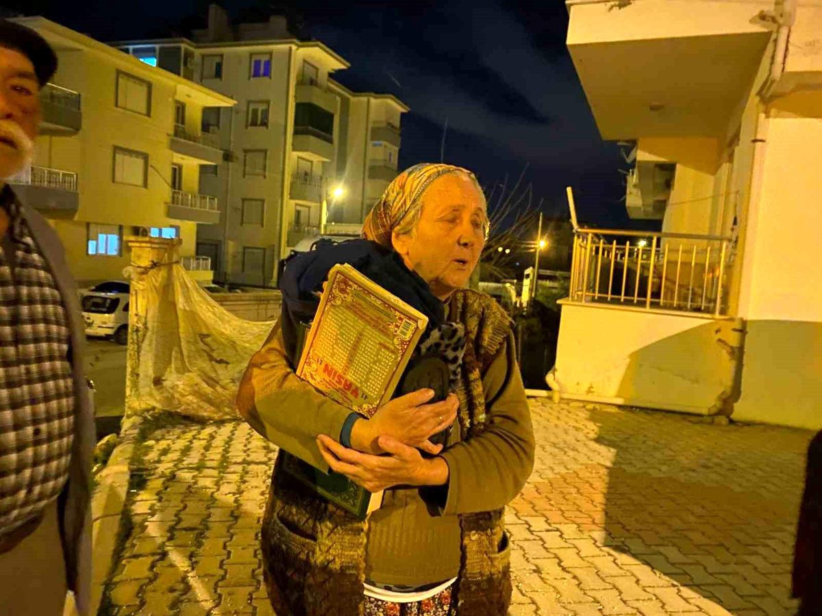 Antalya\'da Çatlaklar Nedeniyle Bina Tahliye Edildi