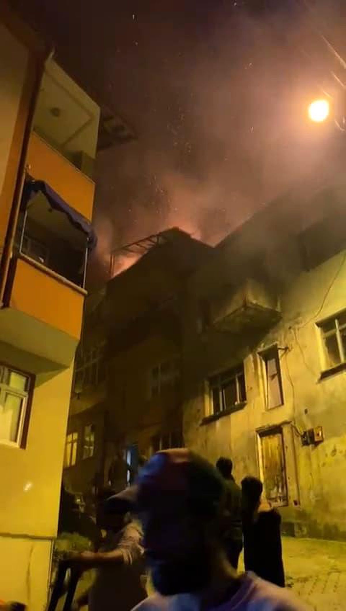 Ereğli\'de Çatı Katında Yangın
