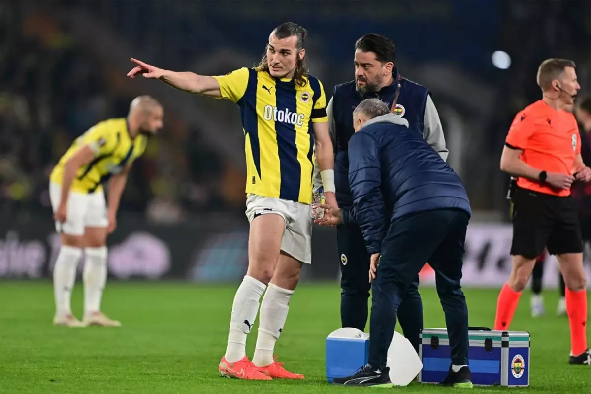 Fenerbahçe\'de Çağlar Söyüncü sakatlandı