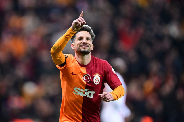 Galatasaray'da iki ismin kalemi kırıldı