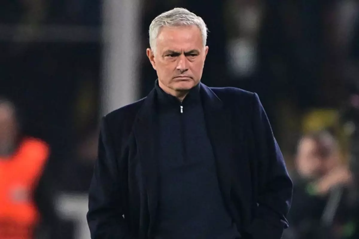 Mourinho\'dan mağlubiyet sonrası taraftarları çileden çıkartan sözler: Onlar da takım gibiydiler