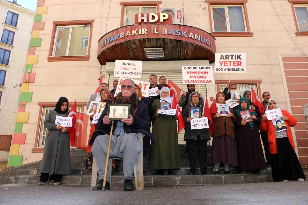 Diyarbakır\'da 381\'inci Evlat Nöbeti