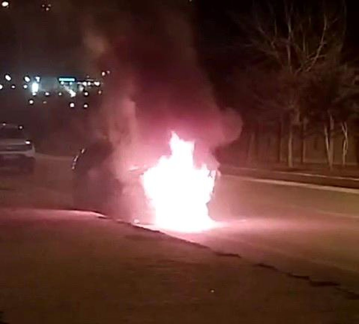 Adıyaman\'da Otomobil Alev Aldı