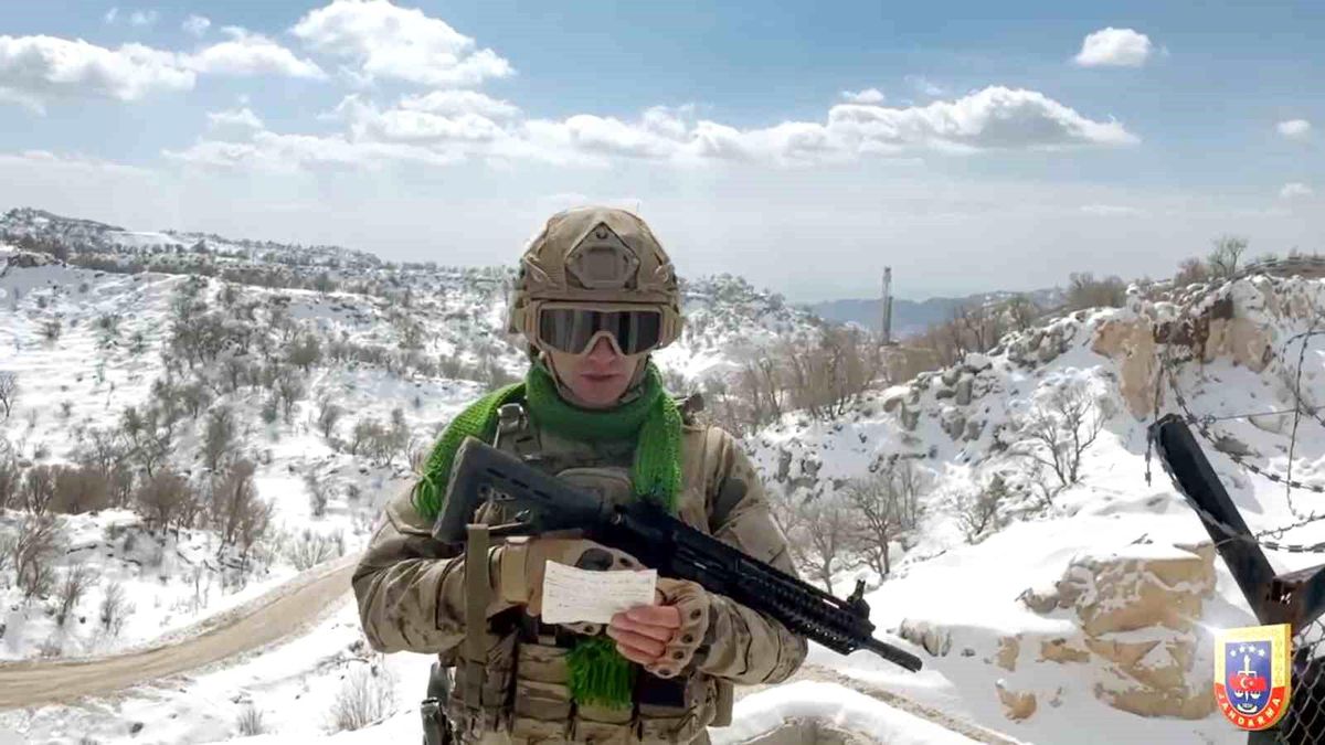 Yozgatlı Öğrencilerden Jandarmaya Destek