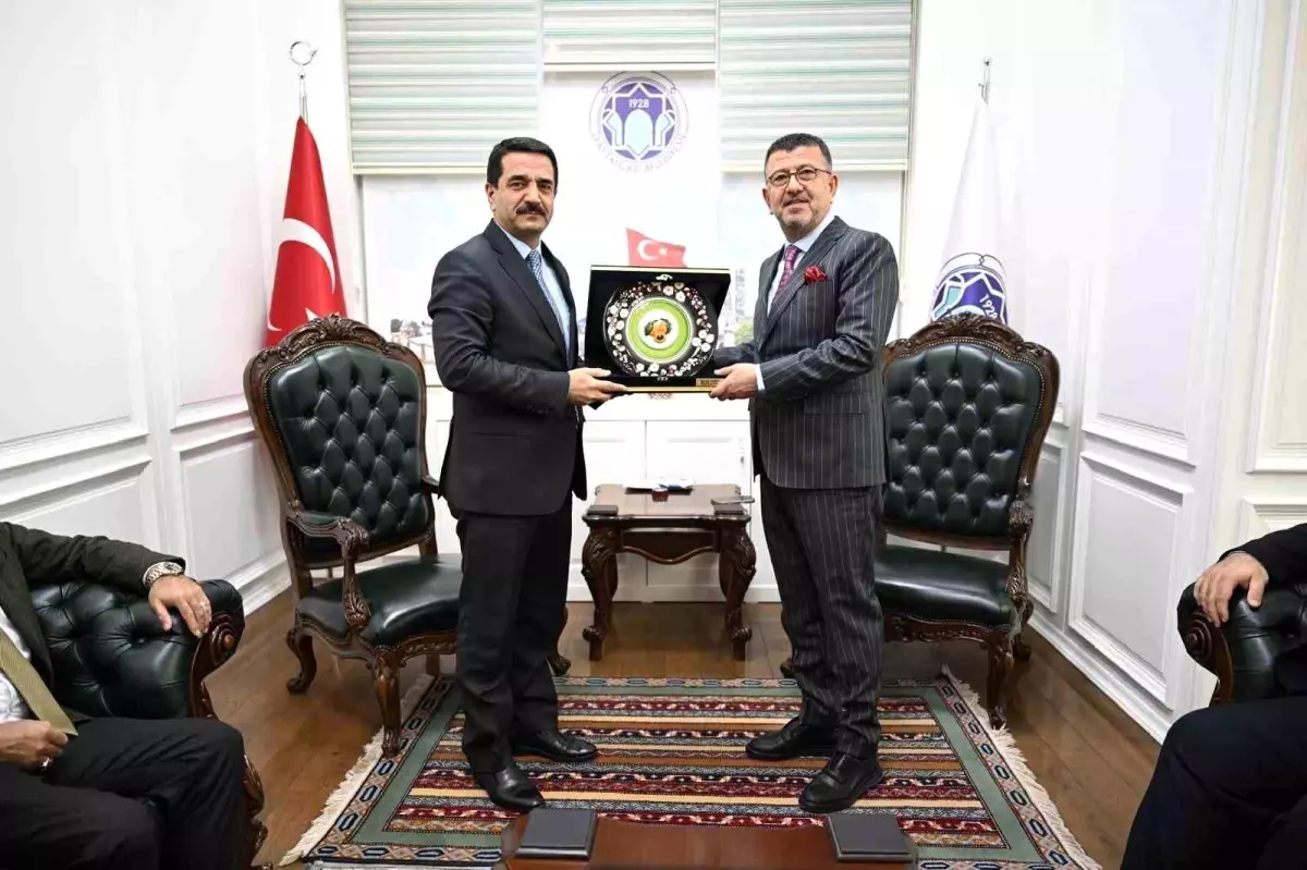 CHP\'li Veli Ağbaba\'dan Battalgazi Belediye Başkanı Taşkın\'a Ziyaret