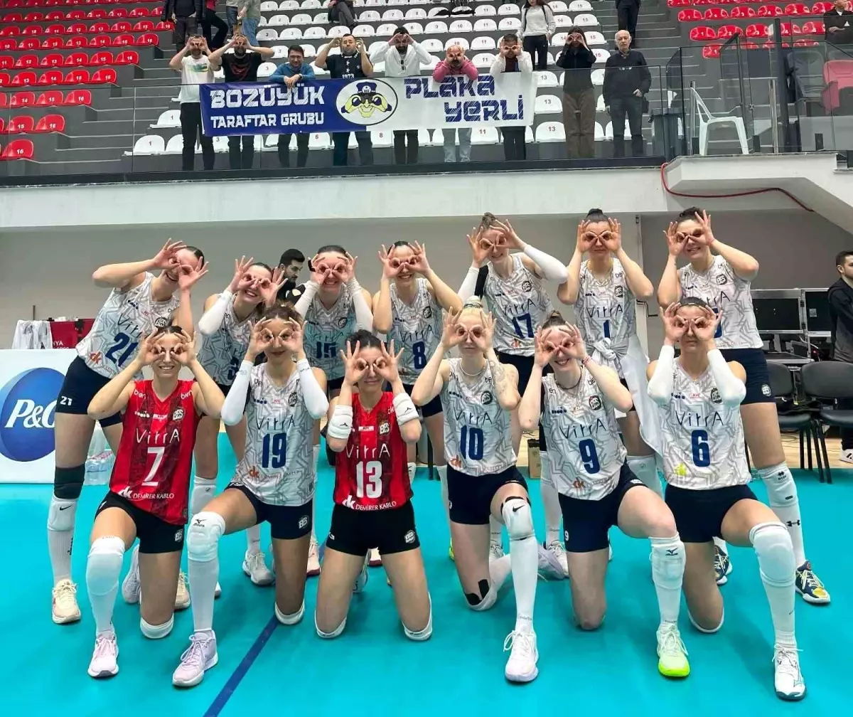 Bozüyük Belediyesi Kadın Voleybol Takımı Play-Off\'ta 3. Oldu