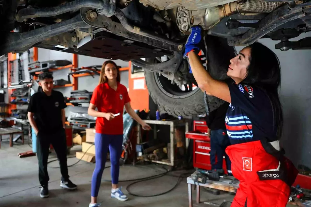 Kadın Off-Road Pilot, Örnek Oluyor