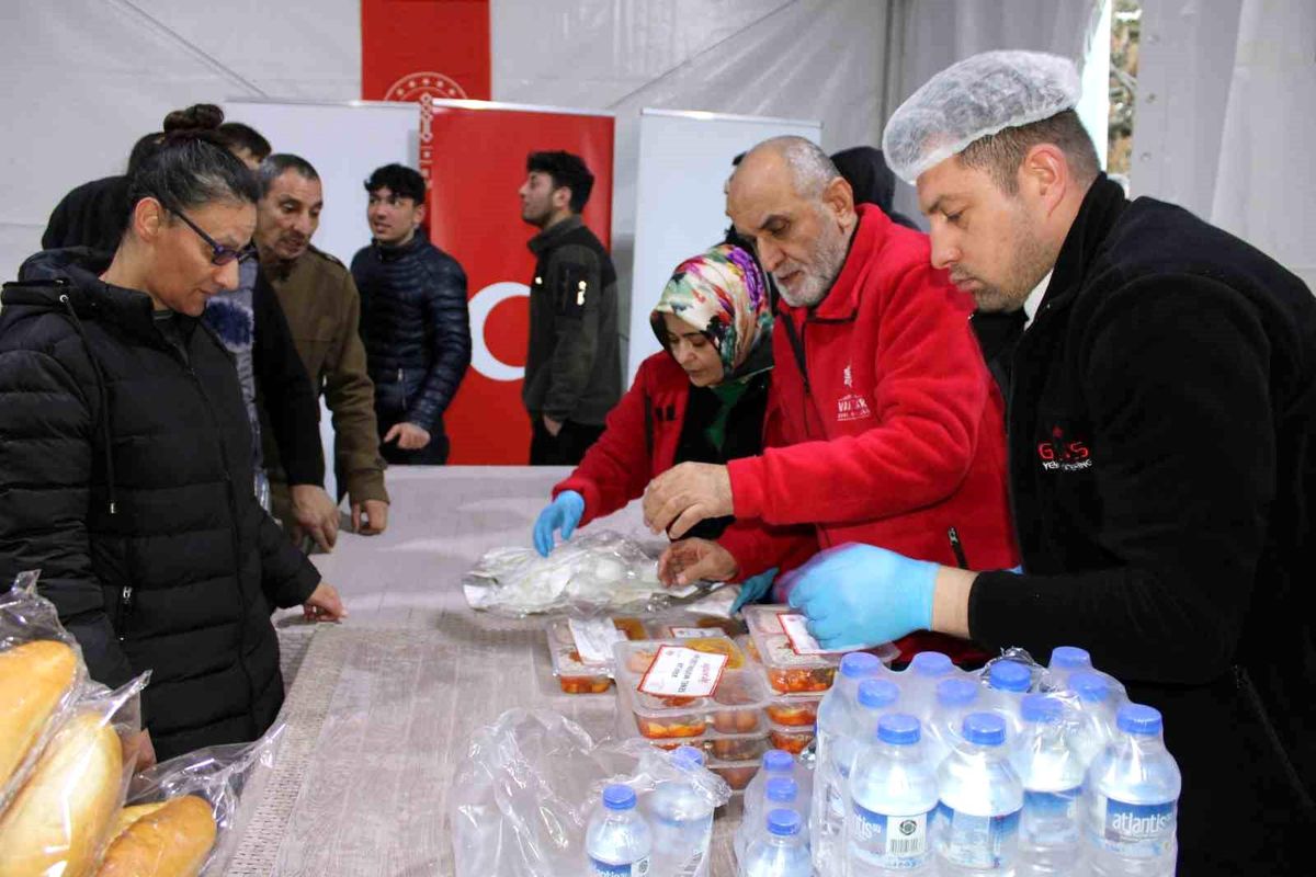 Kayseri\'de 750 Kişilik İftar Sofrası
