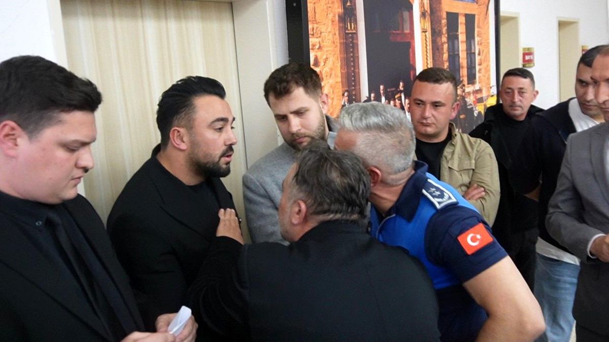 Bilecik Belediye Meclisi\'nde Öğrenci Bilet Ücretleri İçin Gergin Toplantı
