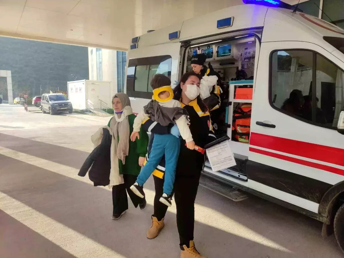 Bursa\'da Trafik Kazası: 5 Yaralı