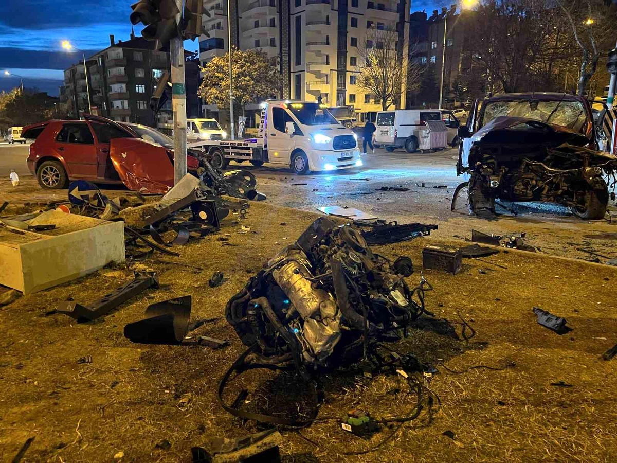 Elazığ\'da Trafik Kazası: 5 Yaralı