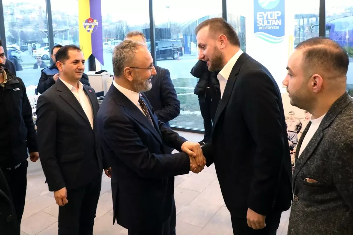 Eyüpsultan Belediyesi\'nden Eyüpspor\'a İftar Yemeği