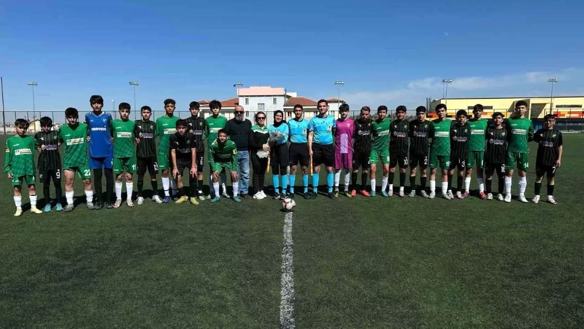 Dünya Kadınlar Günü, U15 Ligi\'nde Kutlandı