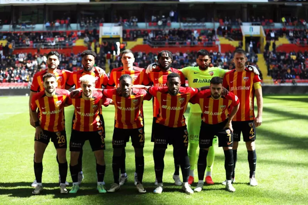 Kayserispor Başakşehir\'i 1-0 Önde Bitirdi