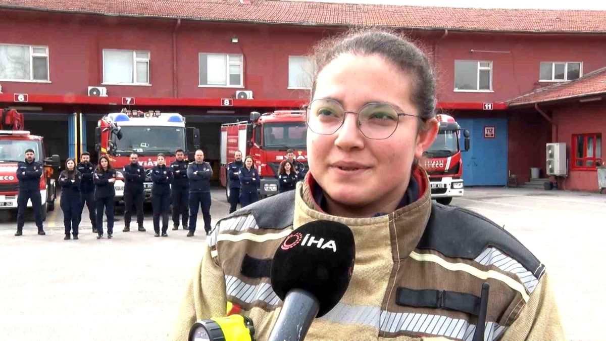 Kadın İtfaiye Eri Kübra Abastı\'nın Azmi: Alevlere Meydan Okuyor