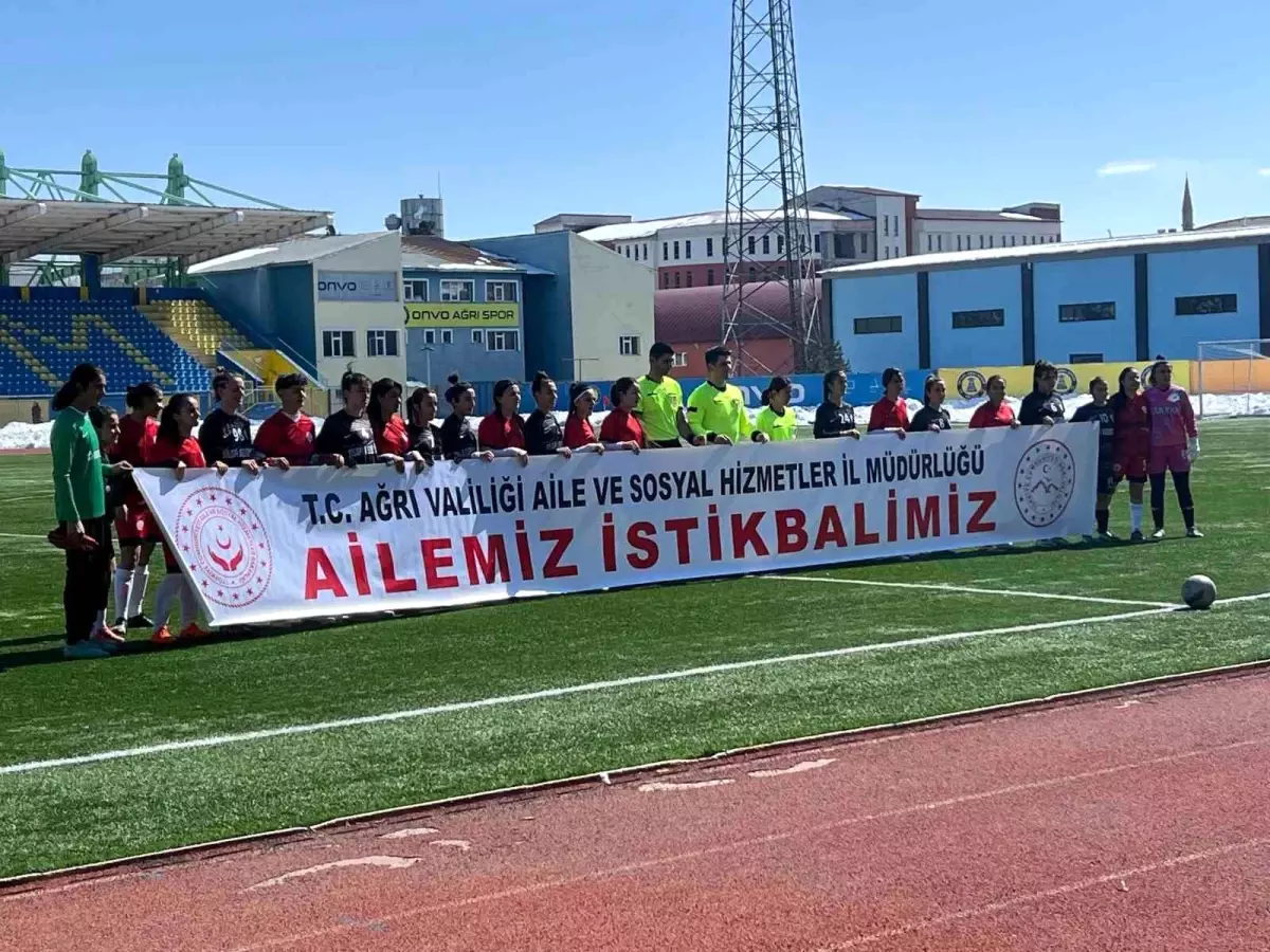 Ağrı Aile ve Sosyal Politikalar Gençlik ve Spor Kulübü Kadın Takımı, Silopi Belediyesi Spor Kulübü\'nü 2-1 mağlup etti